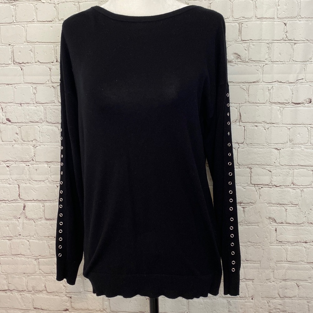 [MAGNOLIA GRACE] Black Sweater Size Medium